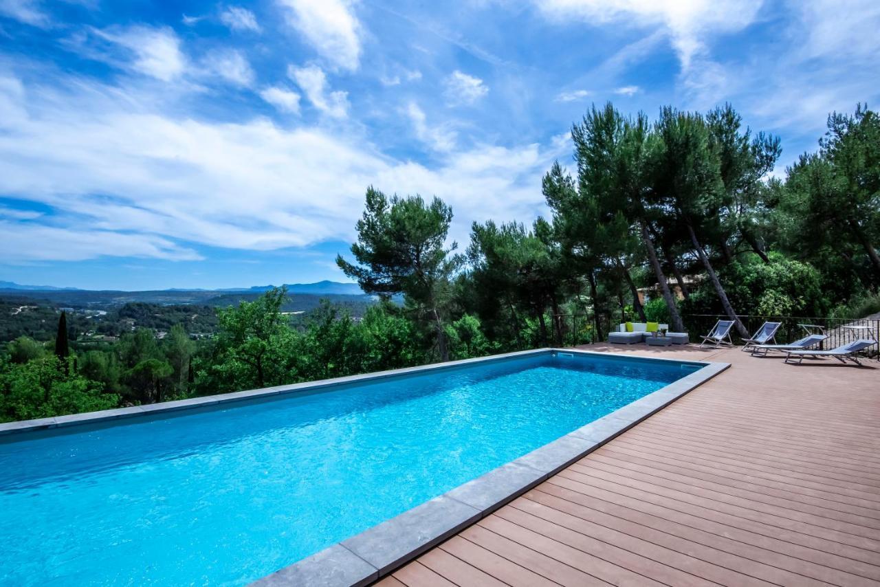Villa Lumineuse Avec Piscine Clim 1Ere Etage Vue Panoramique Sur Les Montagnes Sur Le Site De La Sainte-Victoire ル・トロネ エクステリア 写真