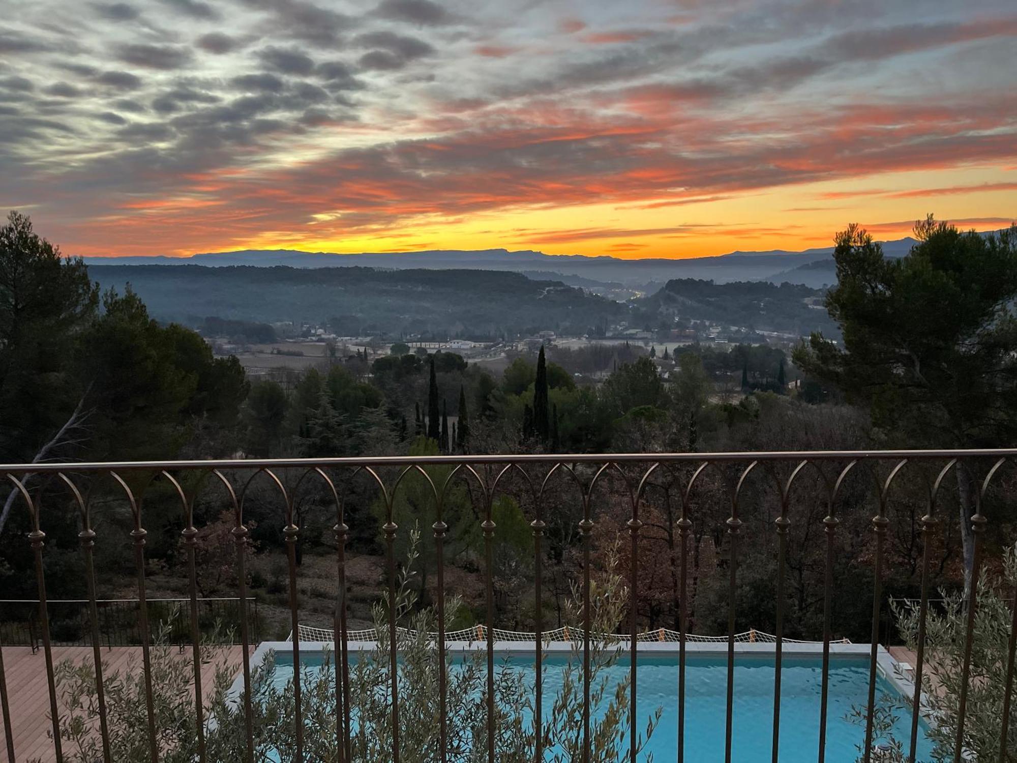 Villa Lumineuse Avec Piscine Clim 1Ere Etage Vue Panoramique Sur Les Montagnes Sur Le Site De La Sainte-Victoire ル・トロネ エクステリア 写真