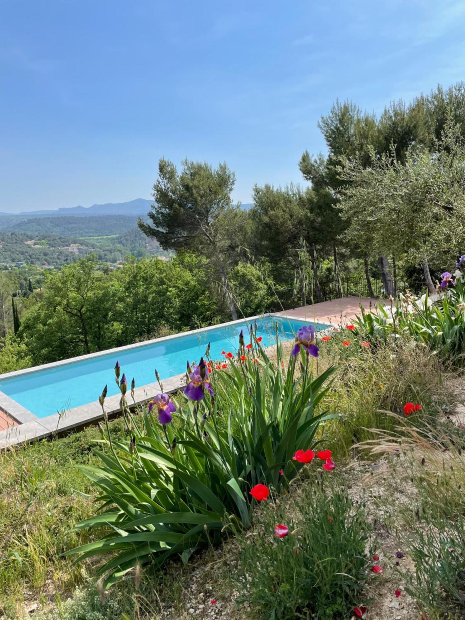 Villa Lumineuse Avec Piscine Clim 1Ere Etage Vue Panoramique Sur Les Montagnes Sur Le Site De La Sainte-Victoire ル・トロネ エクステリア 写真