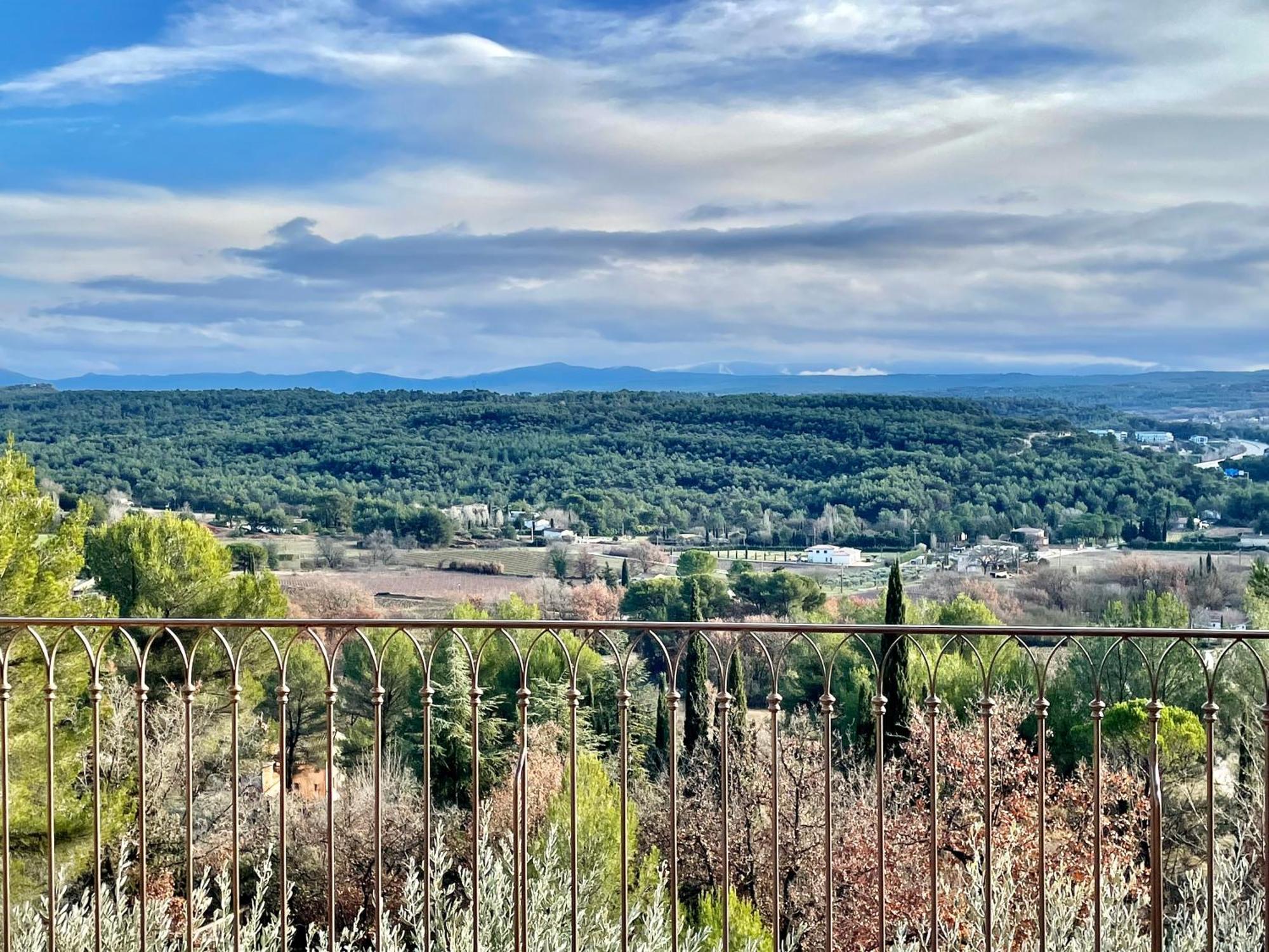 Villa Lumineuse Avec Piscine Clim 1Ere Etage Vue Panoramique Sur Les Montagnes Sur Le Site De La Sainte-Victoire ル・トロネ エクステリア 写真