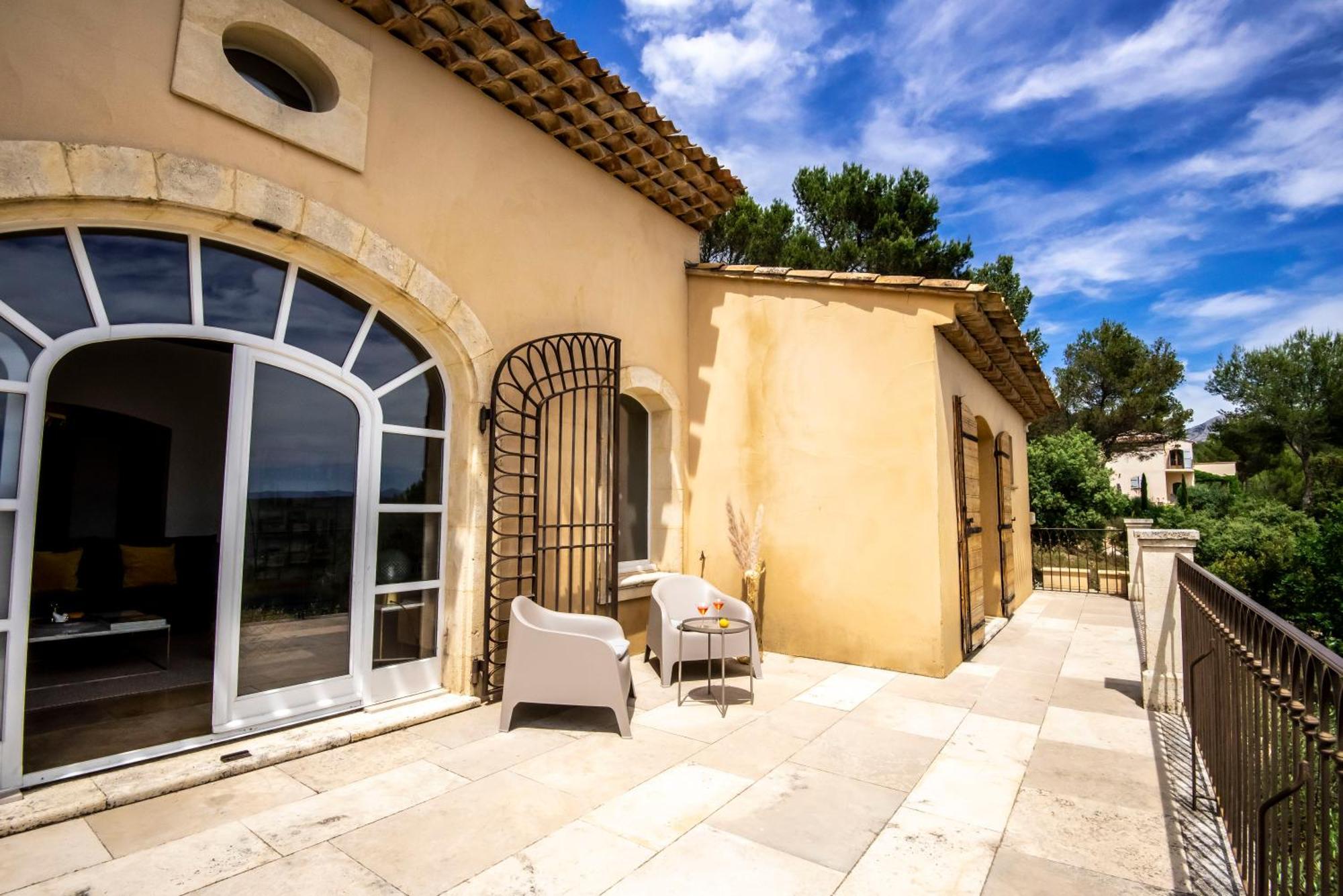 Villa Lumineuse Avec Piscine Clim 1Ere Etage Vue Panoramique Sur Les Montagnes Sur Le Site De La Sainte-Victoire ル・トロネ エクステリア 写真